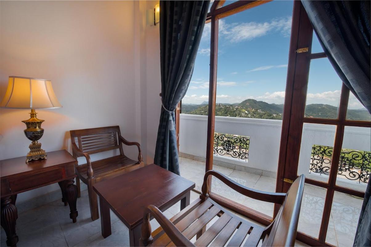 Ceylon Breeze Hotel Kandy Buitenkant foto