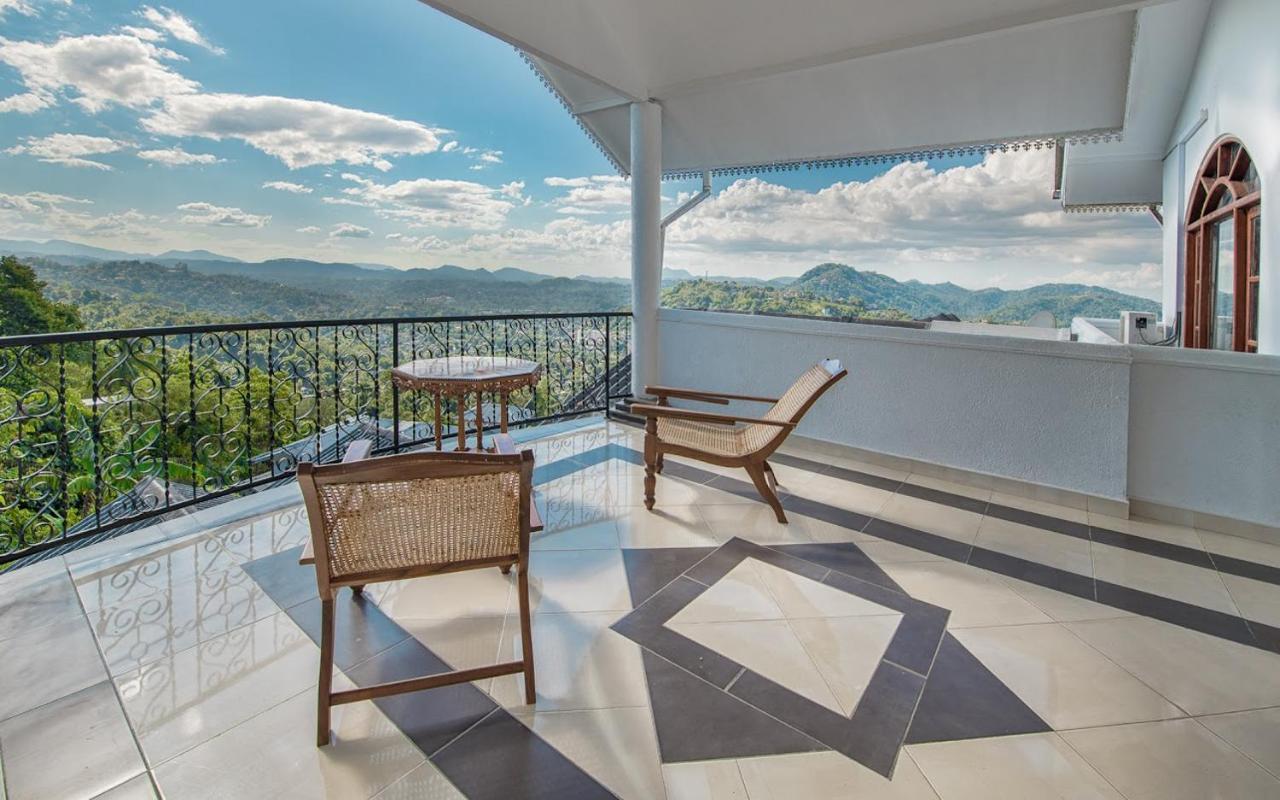 Ceylon Breeze Hotel Kandy Buitenkant foto