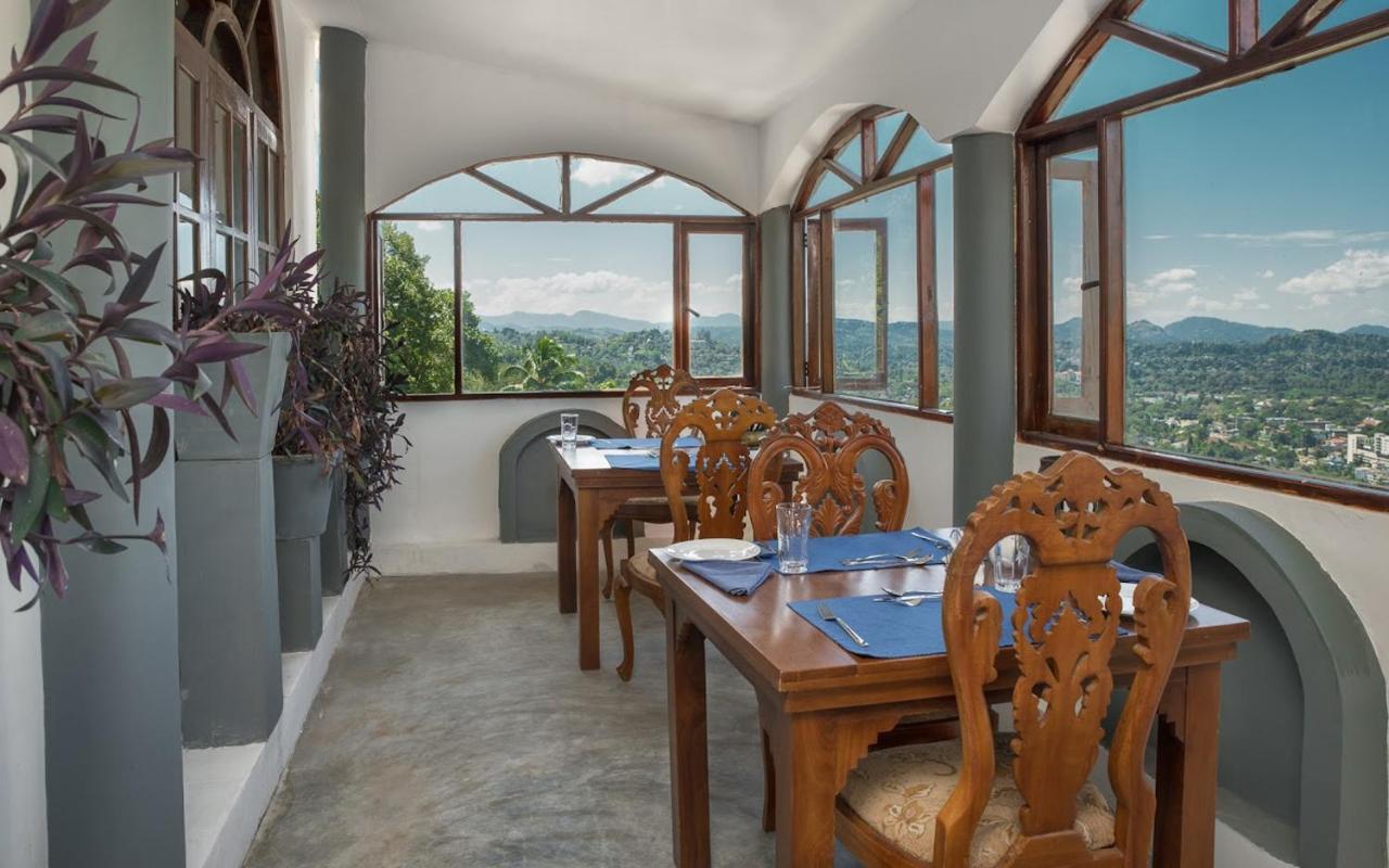 Ceylon Breeze Hotel Kandy Buitenkant foto