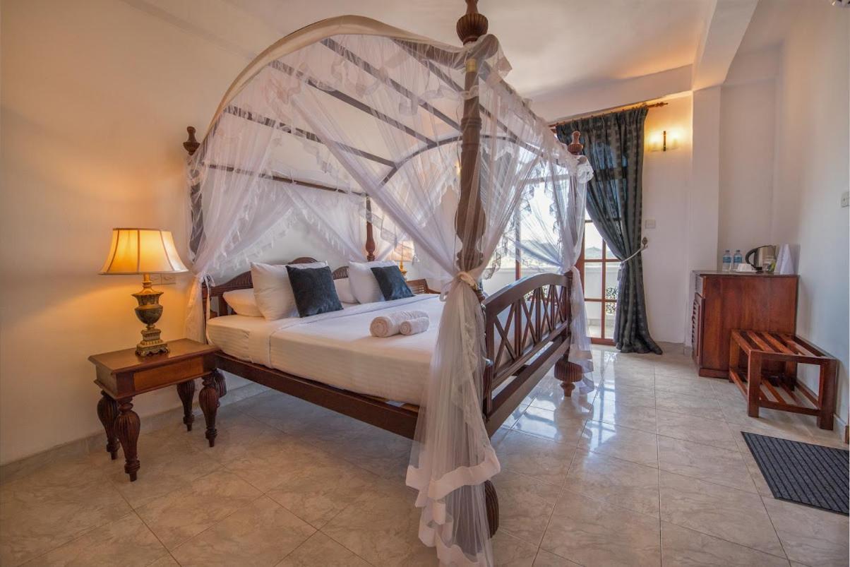 Ceylon Breeze Hotel Kandy Buitenkant foto
