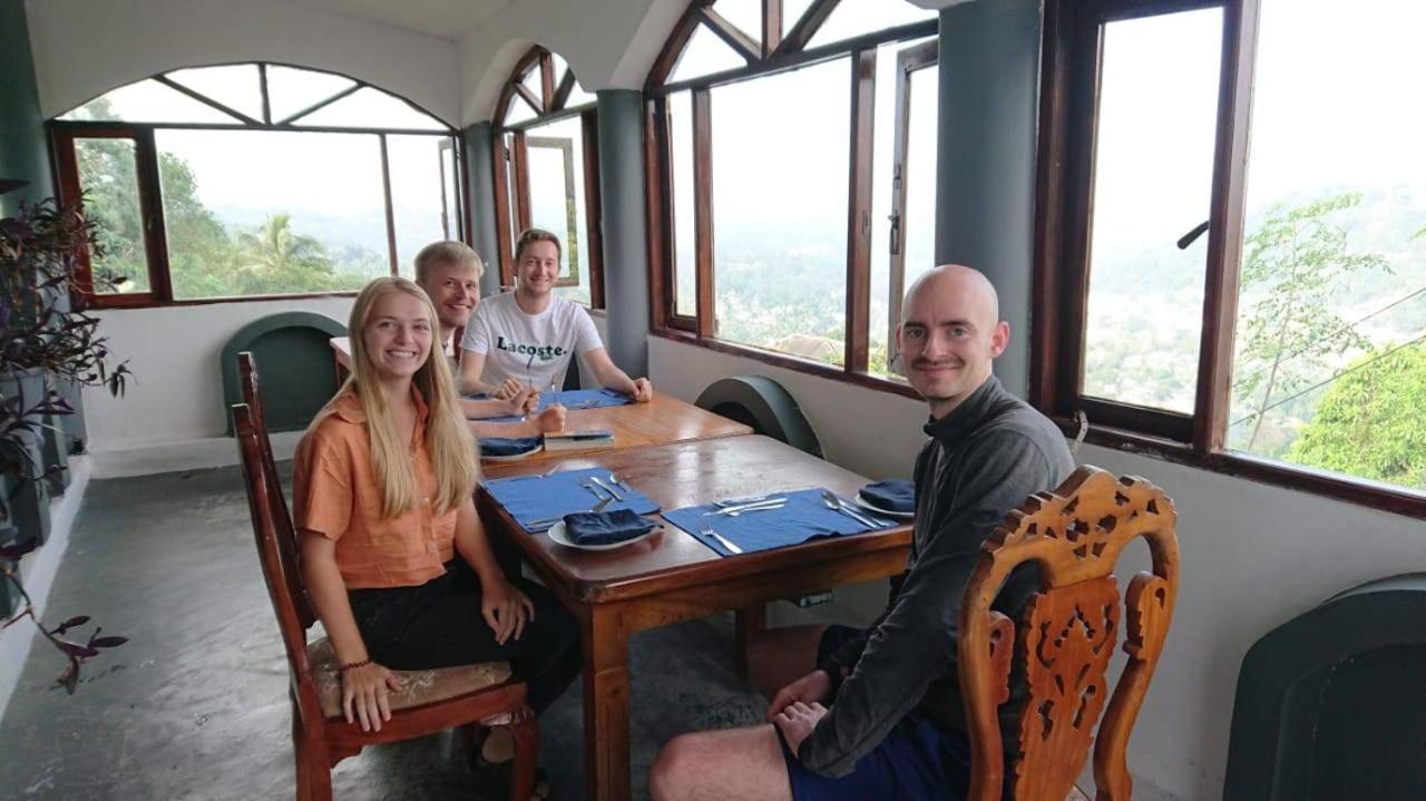 Ceylon Breeze Hotel Kandy Buitenkant foto