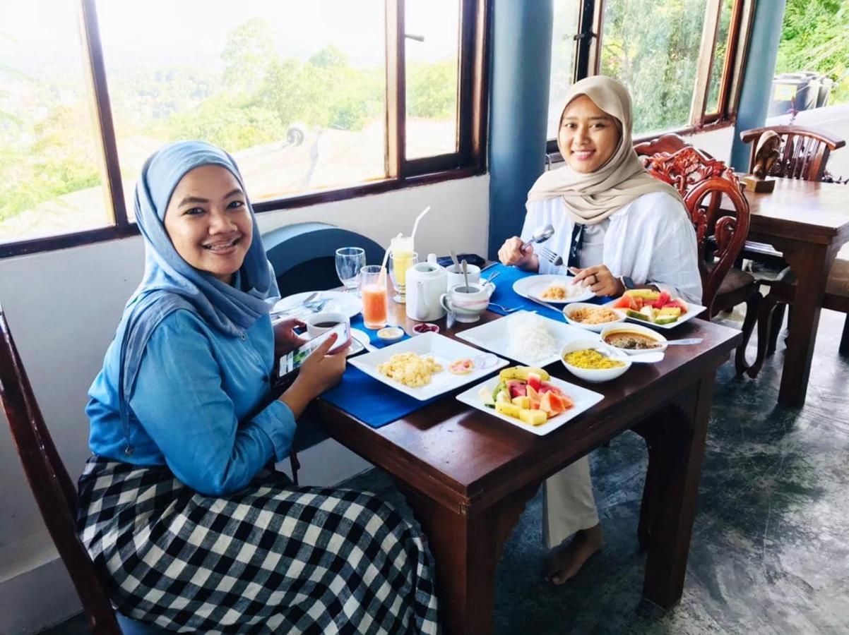 Ceylon Breeze Hotel Kandy Buitenkant foto