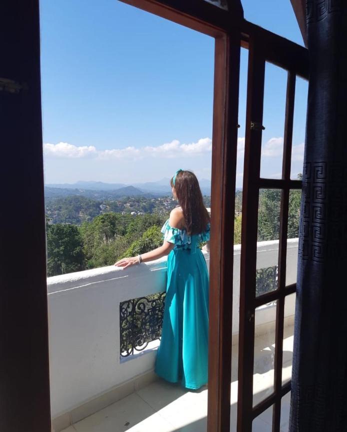 Ceylon Breeze Hotel Kandy Buitenkant foto