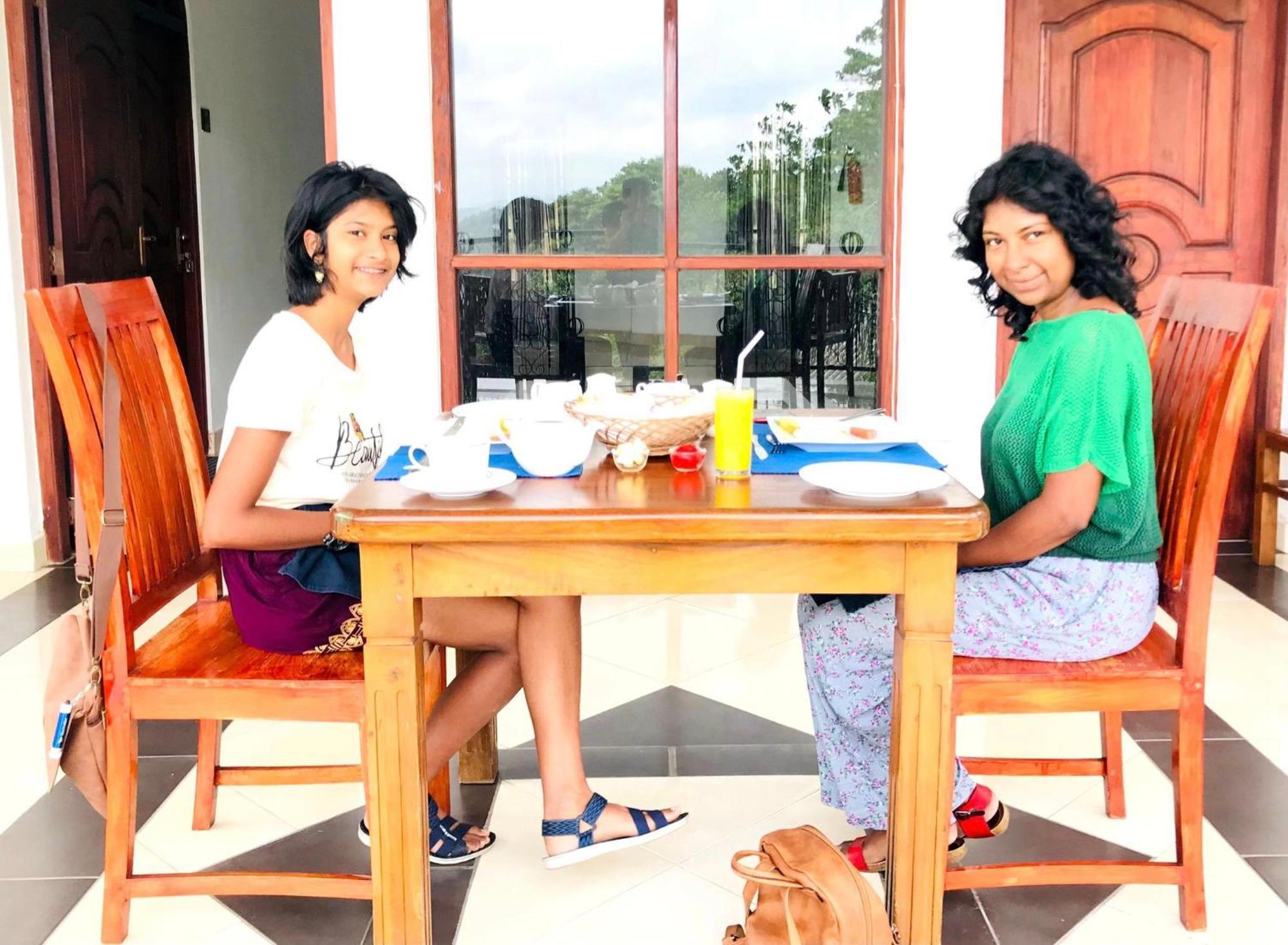 Ceylon Breeze Hotel Kandy Buitenkant foto
