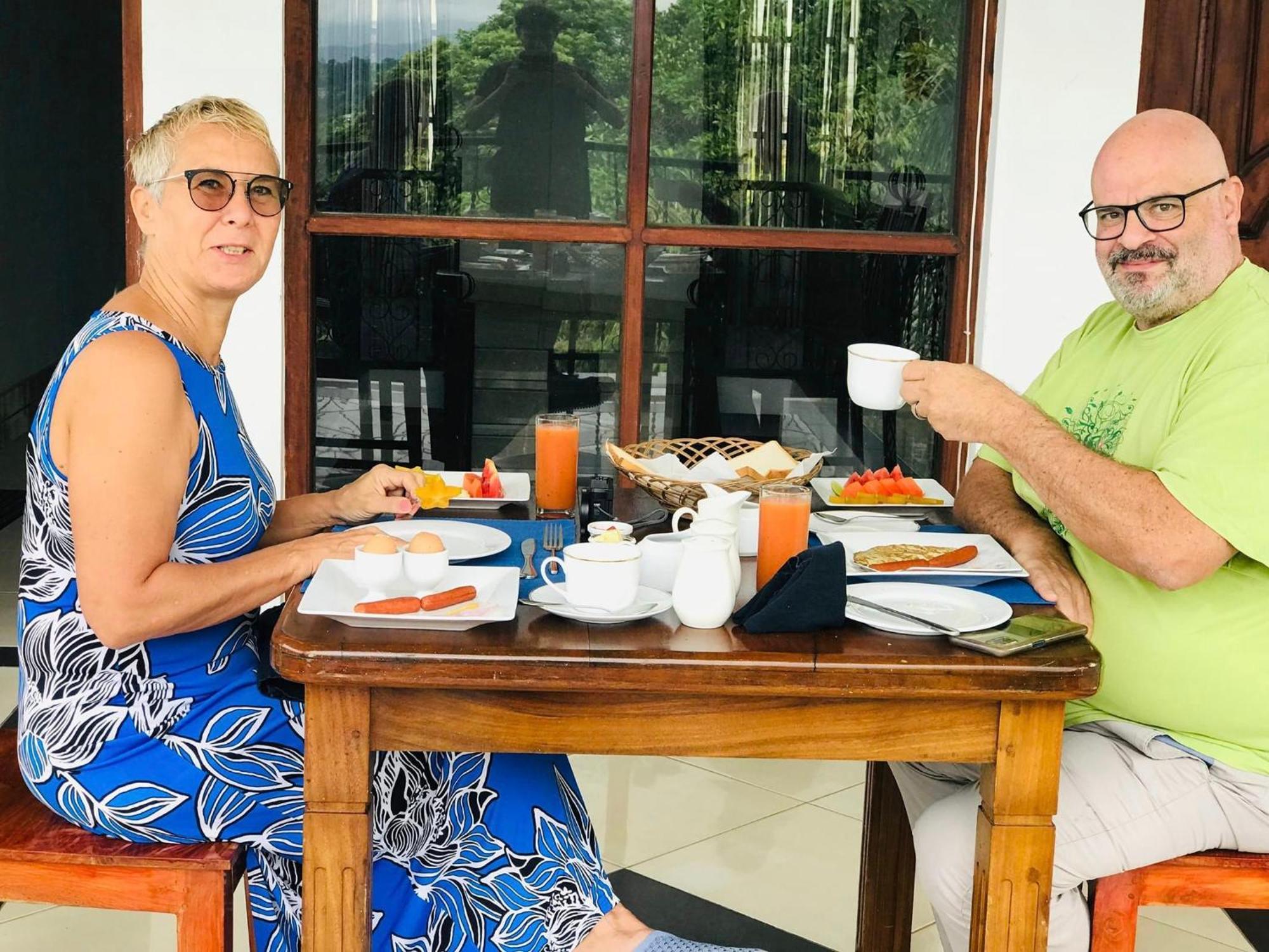 Ceylon Breeze Hotel Kandy Buitenkant foto